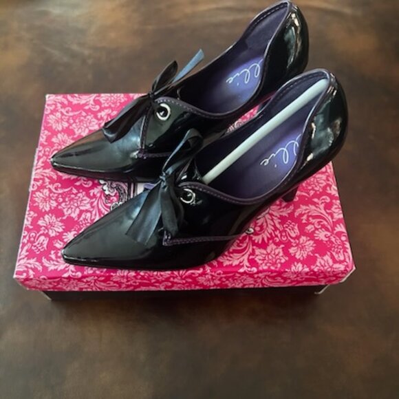 NIB Endora Witch Pumps Pointy Toe Witchy Shoes Victorian Style Shoes - Picture 3 of 16